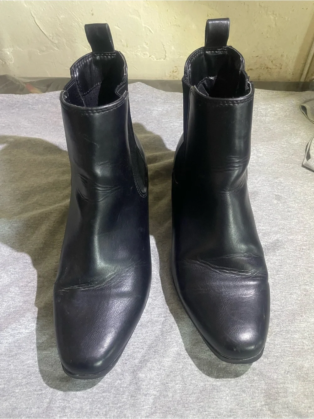 A new day size 7 Men'es Black Leather Chelsea Boots - Classic Slip-On Style